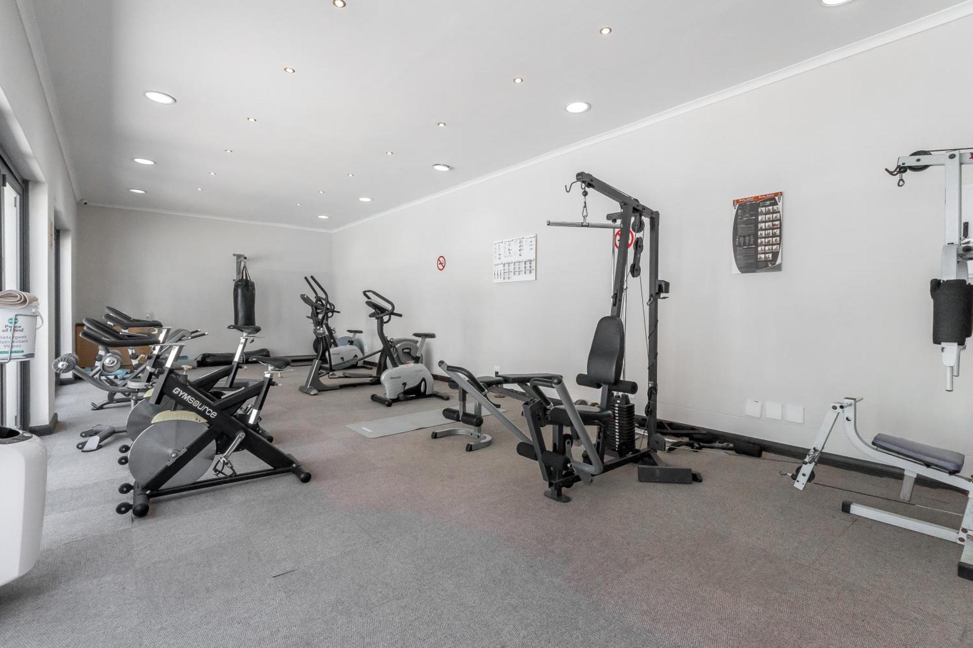 The Square 135- Studio With Free Parking, Pool & Gym Access Lägenhet Kapstaden Exteriör bild