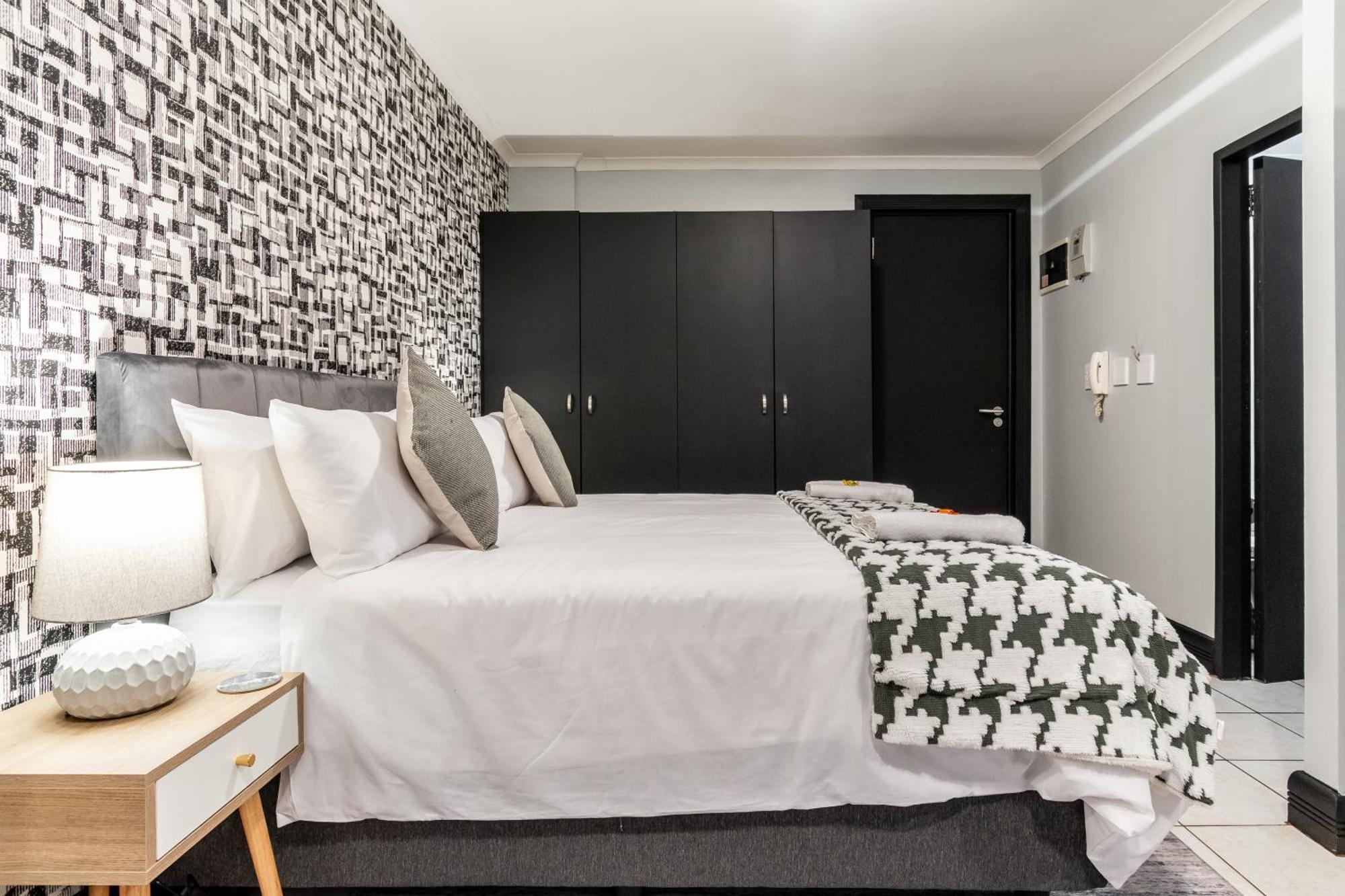 The Square 135- Studio With Free Parking, Pool & Gym Access Lägenhet Kapstaden Exteriör bild