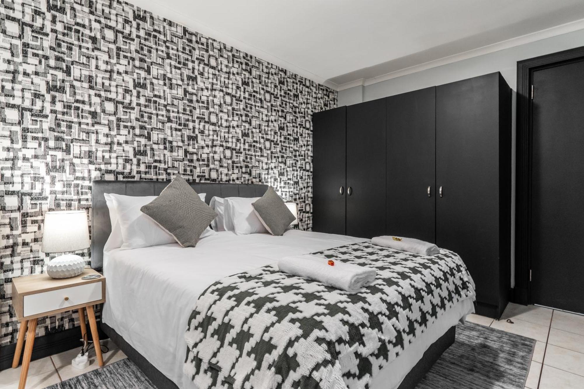 The Square 135- Studio With Free Parking, Pool & Gym Access Lägenhet Kapstaden Exteriör bild