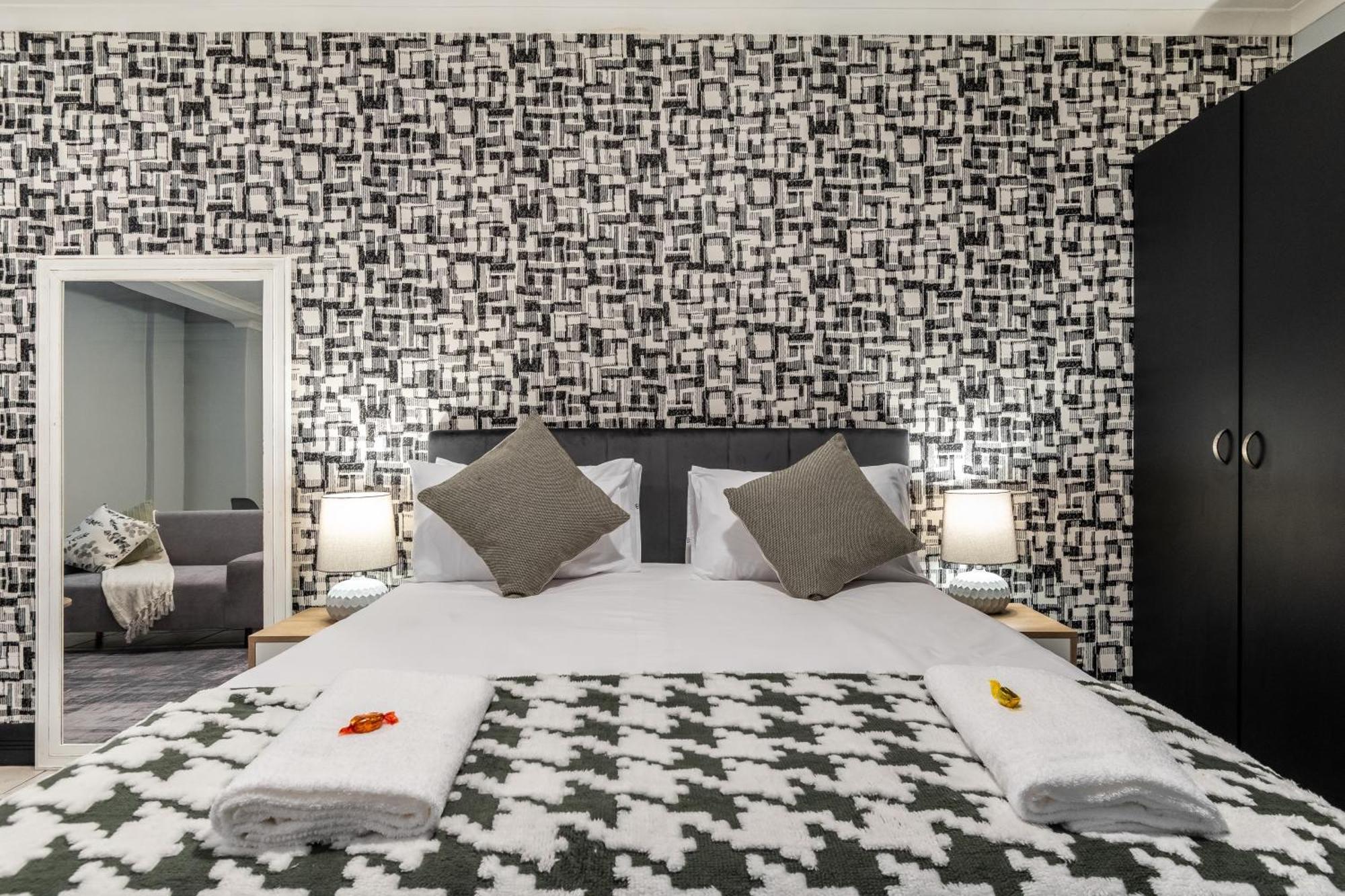 The Square 135- Studio With Free Parking, Pool & Gym Access Lägenhet Kapstaden Exteriör bild